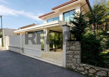 Portion of a house Via Enrico Fermi, 4 
 Centro, Forte dei Marmi - photo 9