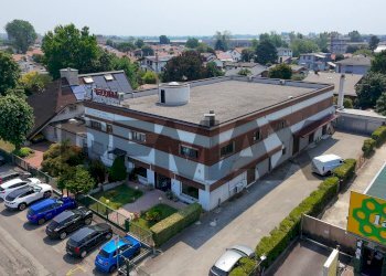 Edificio all\'aperto - Laboratorio Viale Leonardo Da Vinci
249, Trezzano sul Naviglio - foto 1