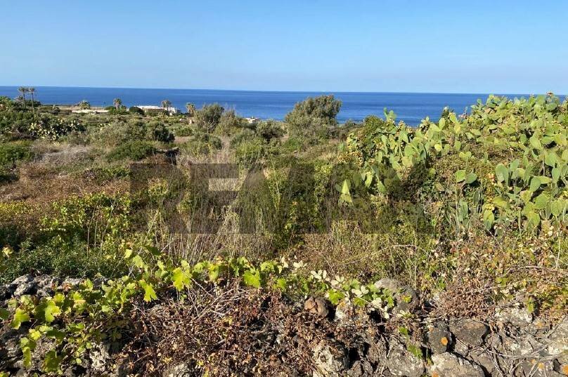 Vista dell\'acqua - Terreno edificabile VIA del Talu
snc, Pantelleria - foto 3