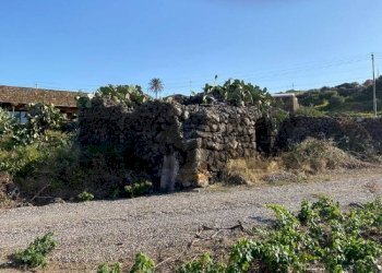 Vista delle montagne - Terreno edificabile VIA del Talu
snc, Pantelleria - foto 8