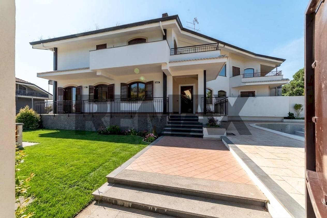 Casa all\'aperto - Villa Via Giovanni Pascoli
 
19, Aci Sant'Antonio - foto 1