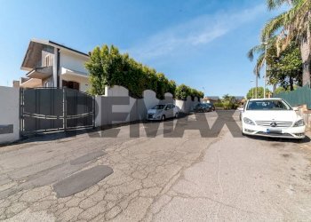 Edificio all\'aperto - Villa Via Giovanni Pascoli
 
19, Aci Sant'Antonio - photo 9