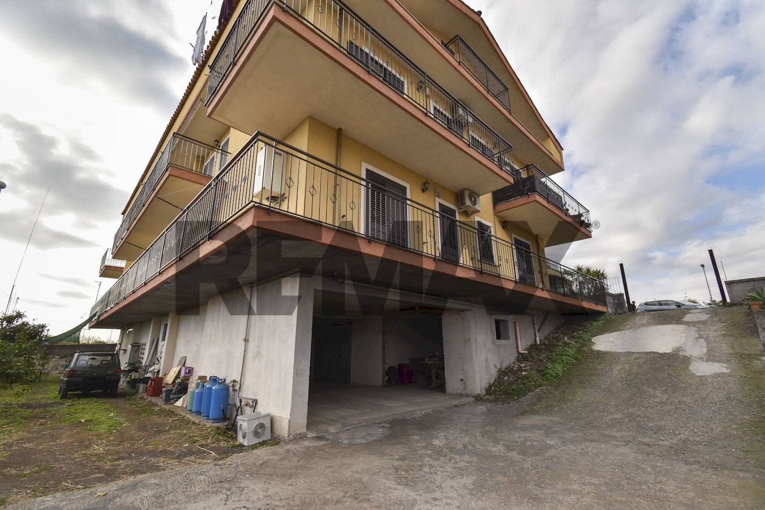 Edificio all\'aperto - Four-room apartment Via Giuseppe Alizzi
8, Riposto - photo 2