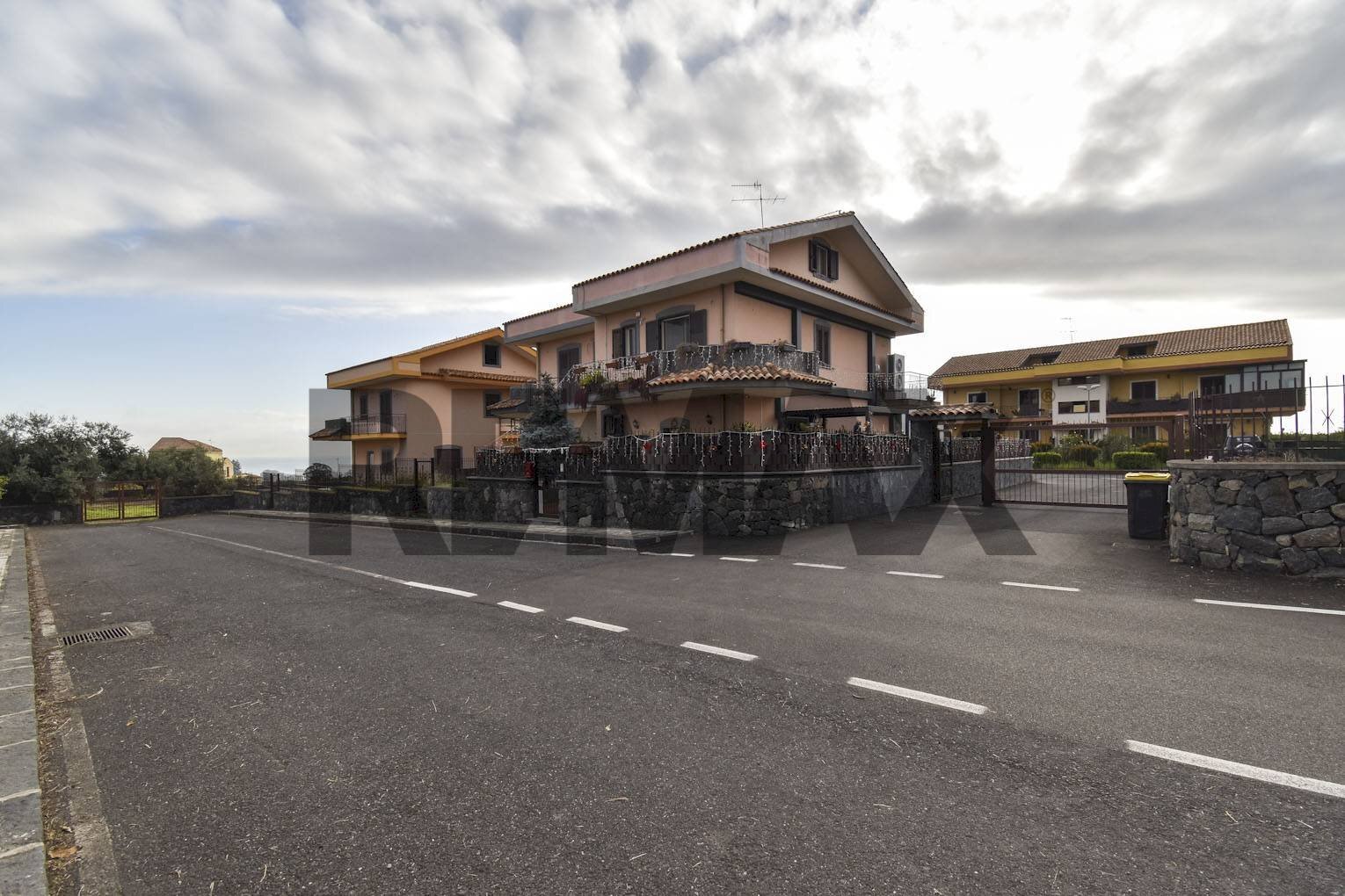 Edificio all\'aperto - Four-room apartment Via Giuseppe Alizzi
8, Riposto - photo 3