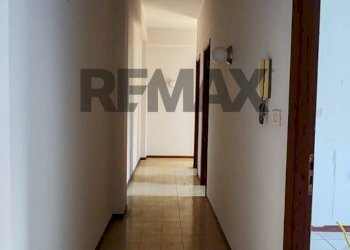 Hall / corridoio - Four-room apartment Piazza Dante Alighieri
6, Mascalucia - photo 8