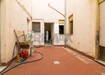 Terrazza - Four-room apartment Via Emanuele Bellia
 
116, Paterno - photo 23