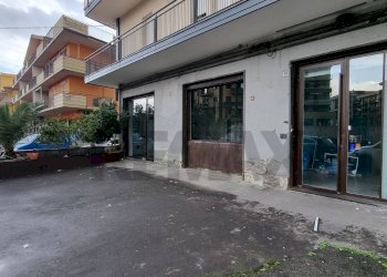Edificio all\'aperto - Locale Commerciale CORSO ITALIA
70, Paterno - foto 2