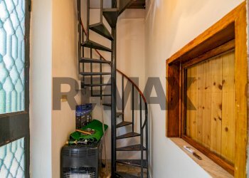 Scale - Villa Contrada San Leo
 
6, Belpasso - photo 13