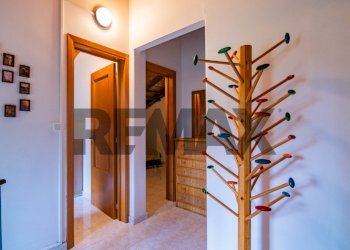 Scale - Villa Contrada San Leo
 
6, Belpasso - photo 20