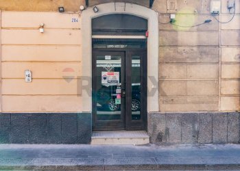 Edificio all\'aperto - Negozio Via Monsignore Ventimiglia
 
284, Catania - foto 2