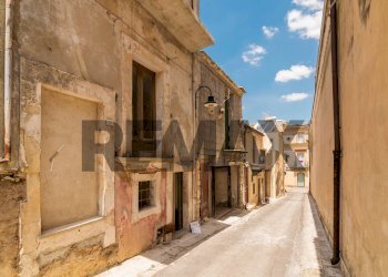 Edificio all\'aperto - Independent house Via Santa Sofia
 
18, Chiaramonte Gulfi - photo 1