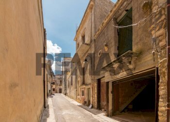 Edificio all\'aperto - Independent house Via Santa Sofia
 
18, Chiaramonte Gulfi - photo 2