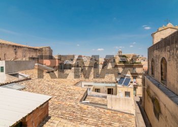 Edificio all\'aperto - Independent house Via Santa Sofia
 
18, Chiaramonte Gulfi - photo 35