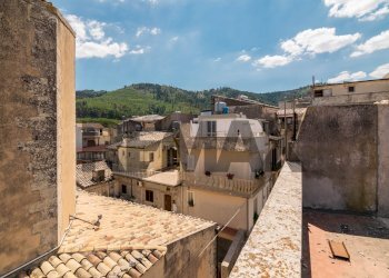 Edificio all\'aperto - Independent house Via Santa Sofia
 
18, Chiaramonte Gulfi - photo 37