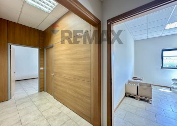 Hall / corridoio - Ufficio Via Andrea Doria
 
9, Aci Sant'Antonio - foto 13