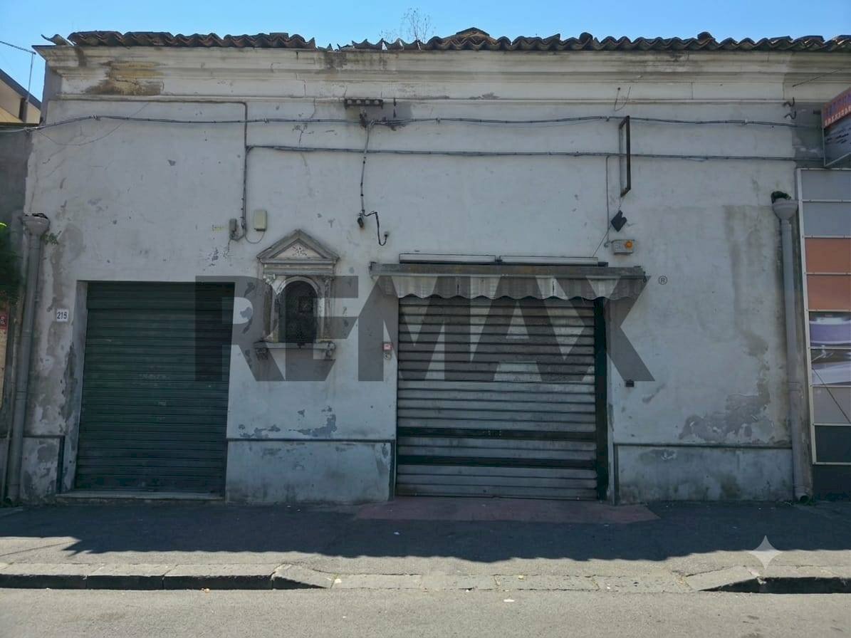 Edificio all\'aperto - Shed via zia lisa
 
215, Catania - photo 1