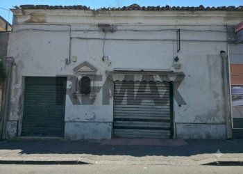 Edificio all\'aperto - Shed via zia lisa
 
215, Catania - photo 1