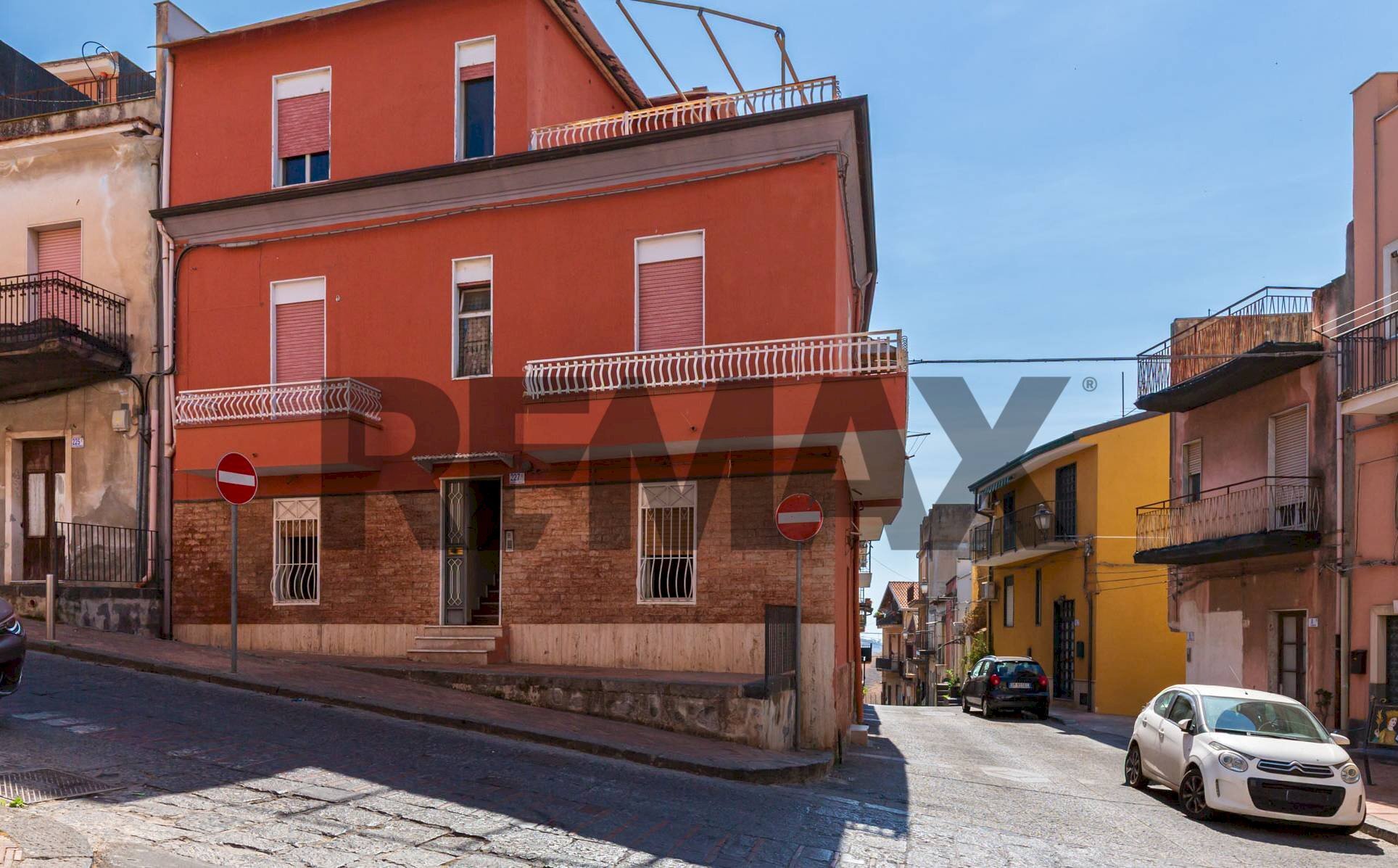 Edificio all\'aperto - Casa indipendente Via Vittorio Emanuele
 
227, Motta Sant'Anastasia - foto 1