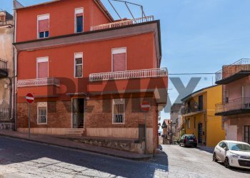 Edificio all\'aperto - Casa indipendente Via Vittorio Emanuele
 
227, Motta Sant'Anastasia - foto 1