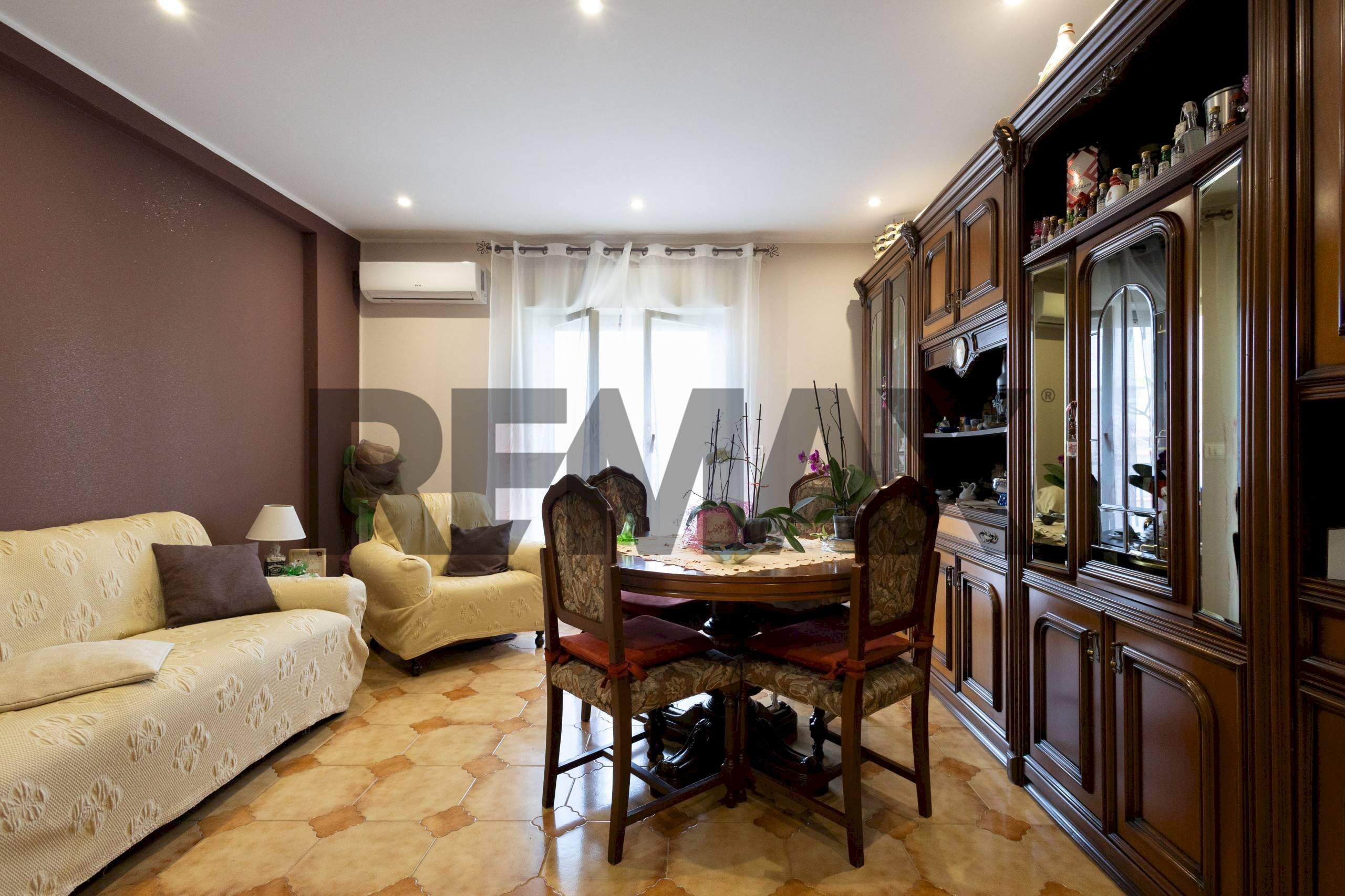 Sala da pranzo - Quadrilocale Via San Giuseppe
 
82, Mascali - foto 1