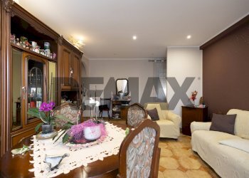 Sala da pranzo - Quadrilocale Via San Giuseppe
 
82, Mascali - foto 5