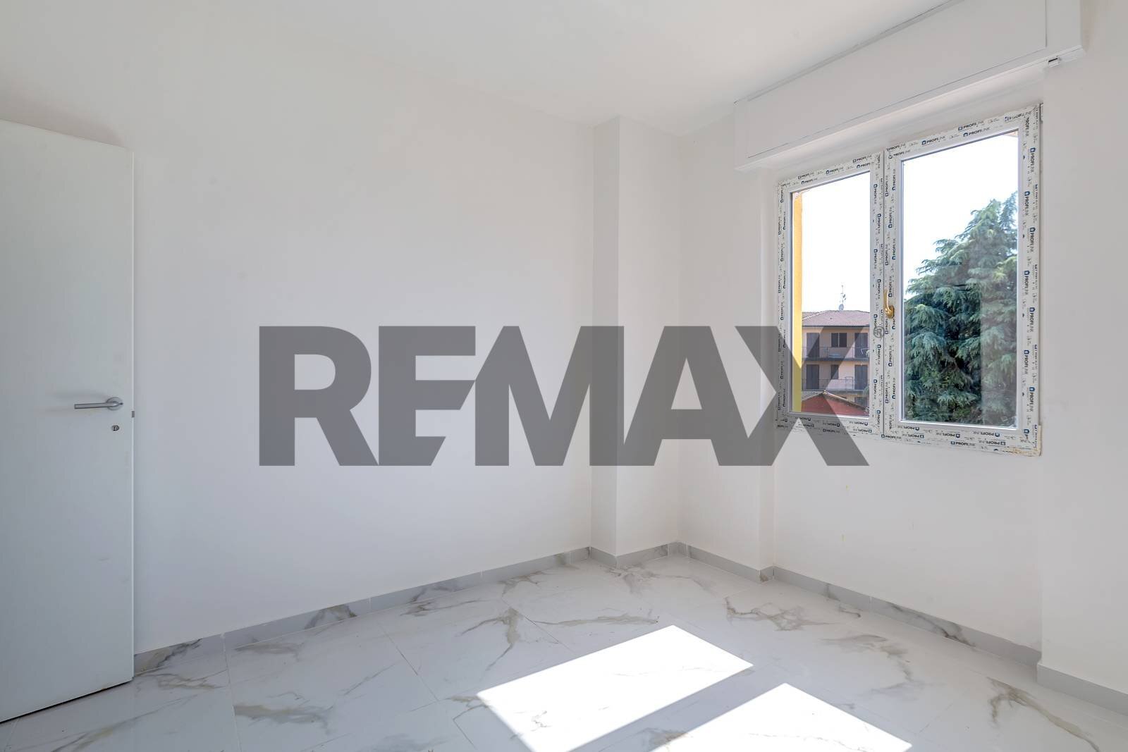 Stanza vuota - Three-room apartment VIA CIRCONVALLAZIONE
16, Siziano - photo 3