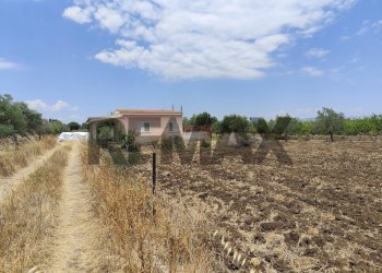 Casa all\'aperto - Casa indipendente via per canicattini
 
22, Siracusa - foto 11