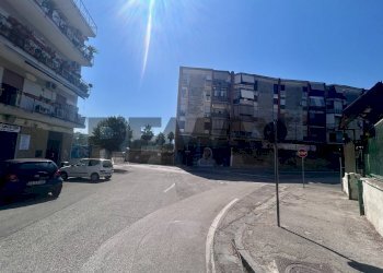 Edificio all\'aperto - Commercial Premises Traversa Iv Cupa Capodichino
58, Napoli - photo 3