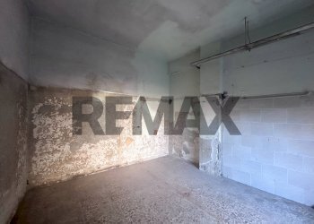 Stanza vuota - Commercial Premises Traversa Iv Cupa Capodichino
58, Napoli - photo 5