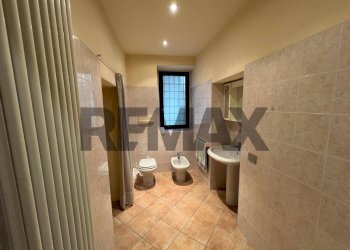 Bagno - Locale Commerciale piazza Vittorio Veneto
 
7, Brembate di Sopra - foto 11