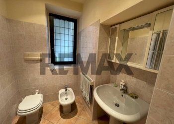 Bagno - Locale Commerciale piazza Vittorio Veneto
 
7, Brembate di Sopra - foto 12