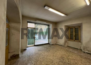 Stanza vuota - Locale Commerciale piazza Vittorio Veneto
 
7, Brembate di Sopra - foto 14