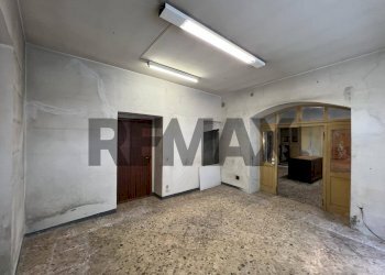 Stanza vuota - Locale Commerciale piazza Vittorio Veneto
 
7, Brembate di Sopra - foto 19