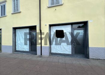 Edificio all\'aperto - Locale Commerciale piazza Vittorio Veneto
 
7, Brembate di Sopra - foto 26