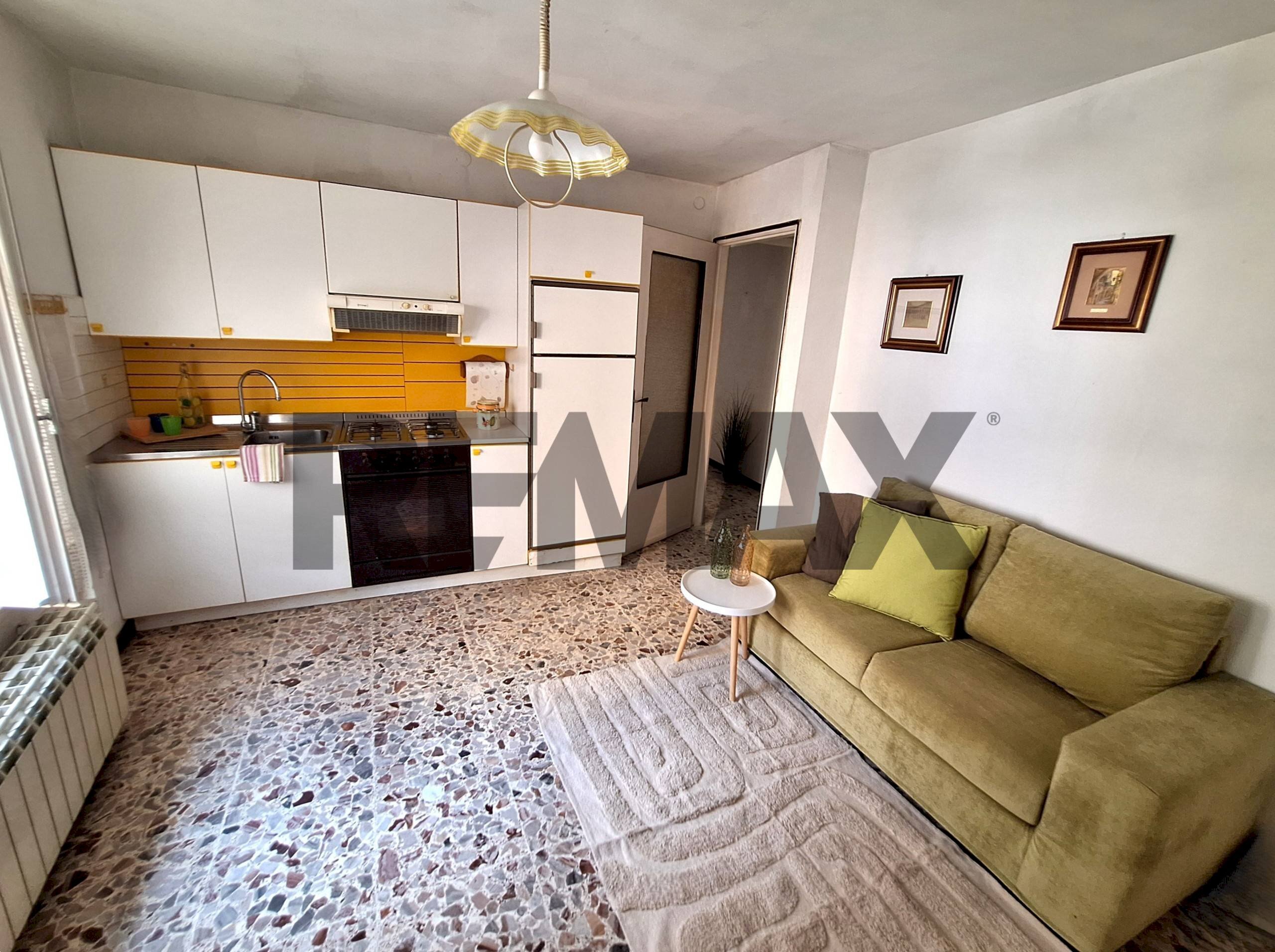 Soggiorno - Trilocale via FORESTI
 
10, Solto Collina - foto 1