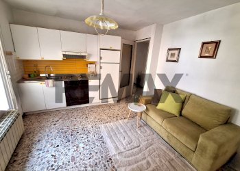 Soggiorno - Trilocale via FORESTI
 
10, Solto Collina - foto 1