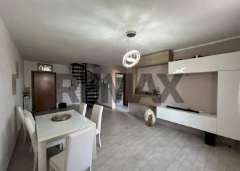 Sala da pranzo - Quadrilocale piazza Giuseppe Garibaldi
 
35/A, Ghisalba - foto 1