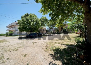 Giardino - Semi-detached house Via Sant'Antonio
 
46, Ari - photo 10