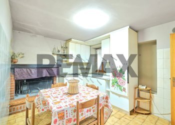 Cucina - Semi-detached house Via Sant'Antonio
 
46, Ari - photo 19