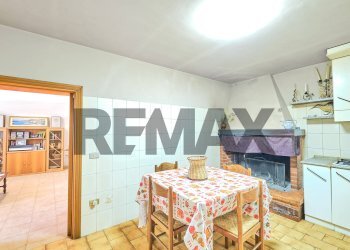 Sala da pranzo - Semi-detached house Via Sant'Antonio
 
46, Ari - photo 20