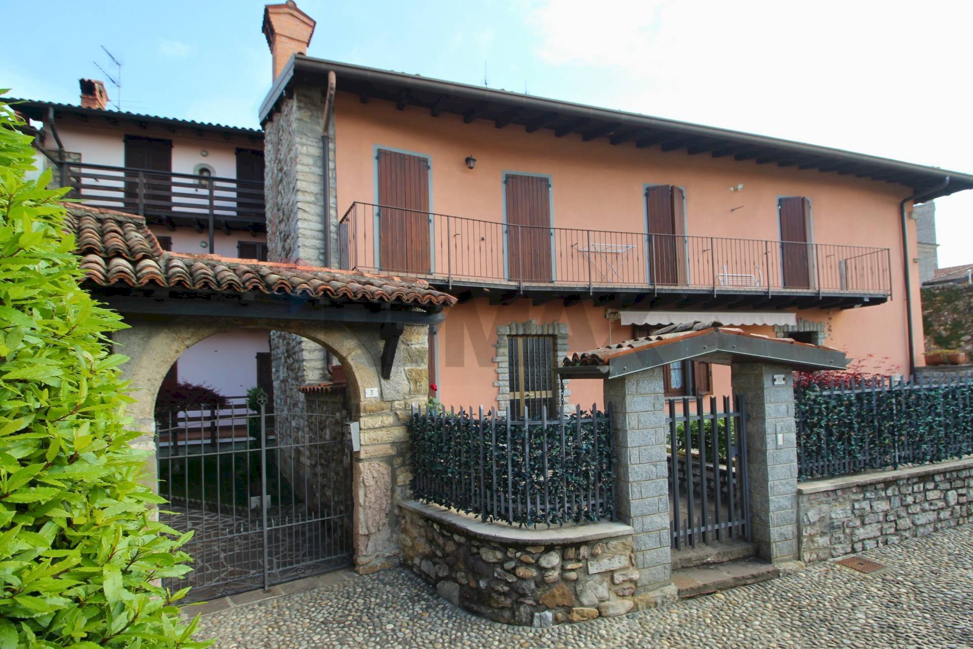 Casa all\'aperto - Casa semi indipendente VIA CONVENTO
 
10, Almenno San Salvatore - foto 1