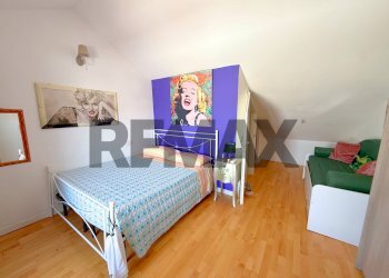 Camera / camera da letto - Trilocale Viale Stella Maris
 
scala e, Manfredonia - foto 15
