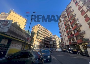 Edificio all\'aperto - Commercial Premises Via Adolfo Omodeo
11, Napoli - photo 1