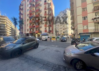 Edificio all\'aperto - Commercial Premises Via Adolfo Omodeo
11, Napoli - photo 3