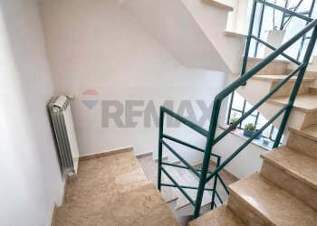 Scale - Two-room apartment cortile primo carbone
1, Palermo - photo 11
