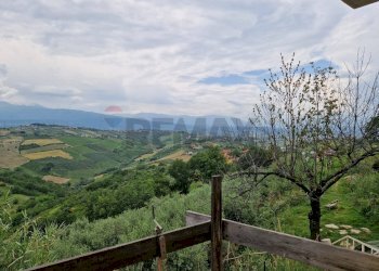 Vista delle montagne - Villa Contrada Colle Marcone
 
snc, Bucchianico - foto 5