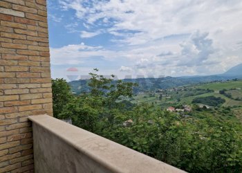 Balcone - Villa Contrada Colle Marcone
 
snc, Bucchianico - foto 16
