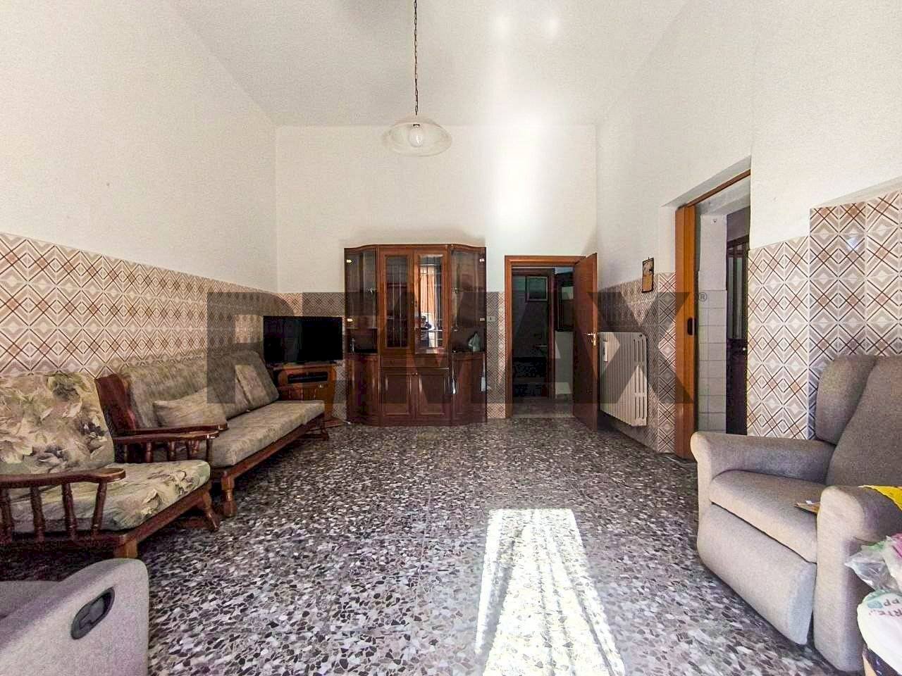 Soggiorno - Casa indipendente Via Luigi Einaudi
1, San Michele Salentino - foto 3