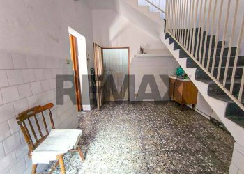 Scale - Casa indipendente Via Luigi Einaudi
 
1, San Michele Salentino - foto 7