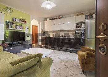 Soggiorno - Bilocale via Sant' Ambrogio
 
34, Origgio - foto 3